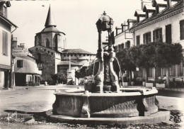 Saint Savin (65 - Hautes Pyrénées) La Fontaine Et L'Eglise - Otros & Sin Clasificación