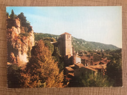 Dans Le Cirque De MOUREZE Les Vieilles Maisons Du Village Et L'Eglise - Autres & Non Classés