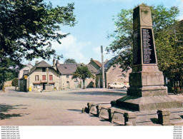 D19  SAINT AUGUSTIN  La Place Et Le Monument Aux Morts - Otros & Sin Clasificación