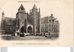 D22  SAINT BRIEUC Cathédrale Et Hotel De Ville - Saint-Brieuc
