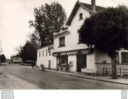 D47  POUDENAS  RUE PRINCIPALE ( Café Masset - Plaques émaillées BP- Mazda- Sanders )    ............. .  ( Ref J828) - Sonstige & Ohne Zuordnung