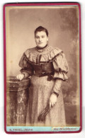 Photo E. Thiel Jeune, Reims /Marne, 18, Rue Buirette, Junge Dame Im Kleid Avec Fächer  - Personas Anónimos