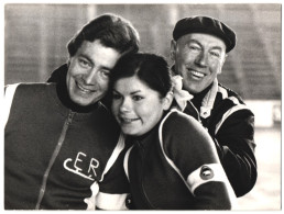 Fotografie Eislauftriner Erich Zeller Mit Meisterpaar Corinna Halke & Eberhard Rausch In Garmisch-Partenkirchen 1975  - Sport