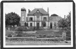 87 SAINT SULPICE LES FEUILLES - Mairie, Monument Aux Morts - Semi Moderne PF - Saint Sulpice Les Feuilles