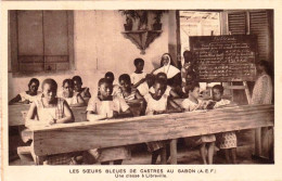 Afrique - GABON -  Les Soeurs Bleues De Castres - Une Classe A Libreville - Religion - Gabun