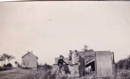 Petite Photo - 1937 - Pres De NONHIGNY Au Fond Ancienne Douane Allemande - Au 1er Plan Ruines Des Locaux De Désinfection - Orte