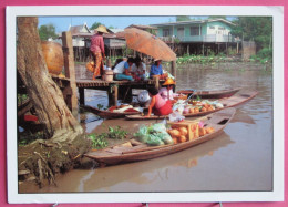 Thaïlande - The People Make Life On The Wateron The Rivers, Canals In The Countries Of Thailand - Thaïlande