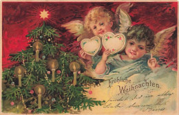 N°25129 - Fröhliche Weihnachten - Anges Tenant Des Coeurs, Près D'un Sapin - Andere & Zonder Classificatie