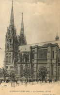 CLERMOND-FERRAND - La Cathédrale, Côté Sud - Sortie De Messe - Clermont Ferrand