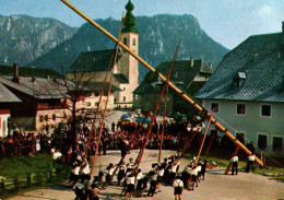 CPM - Village BAVAROIS - Cérémonie "L'arbre De Mai" Groupe D'Hommes Dresse Un Mât … (Edition Arabe) - Other & Unclassified