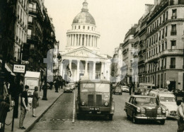 1965 ORGINAL AMATEUR PHOTO FOTO CAMION BERLIET TRUCK MERCEDES PONTON CITROEN 2CV PARIS FRANCE CF VOITURES CARS - Auto's