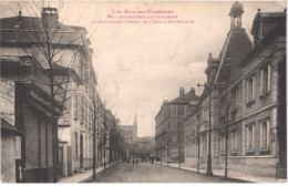 FR65 BAGNERES DE BIGORRE - Labouche 26 - Le Boulevard Carnot Et école Supérieure - Bagneres De Bigorre