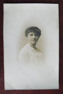 Carte Photo Jeune Femme - Coiffure - Personnes Anonymes