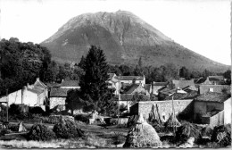 63 LASCHAMPS - Le Village Au Pied Du Puy De Dome - Other & Unclassified