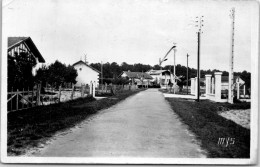 40 PARENTIS EN BORN - La Route Du Lac - Sonstige & Ohne Zuordnung