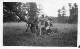 Photographie Vintage Photo Snapshot Drôle Gag Funny Famille Groupe  - Andere & Zonder Classificatie