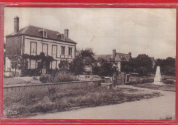 Carte Postale 27. Mandres Par Verneuil  Mairie Et Monument Aux Morts  Très Beau Plan - Other & Unclassified