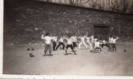 Photographie Vintage Photo Snapshot Escrime Escrimeur Enfant Fleuret - Sports