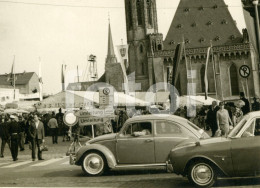 1965 REAL AMATEUR PHOTO FOTO FORD TAUNUS VOLKSWAGEN KAFER BEETLE FRANKFURT GERMANY DEUTSCHLAND CF - Lugares