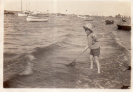 Photographie Vintage Photo Snapshot Plage Beach épuisette Pêche Enfant - Lieux