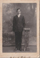 Photo Cabinet On Passepartout. Teenager, Young Guy - Personnes Anonymes