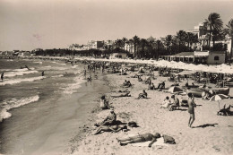 ESPAGNE - Sitges - Playa - Plage - The Beach - Animé - Serviettes De Bains - Carte Postale - Otros & Sin Clasificación