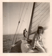 Photographie Vintage Photo Snapshot Voilier Voile Bateau Boatvent Wind - Bateaux