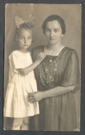 LITTLE GIRL WITH HER MOTHER - Children And Family Groups