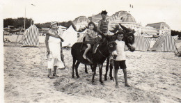Photographie Vintage Photo Snapshot âne Donkey Plage Anier Muletier Enfant Child - Métiers