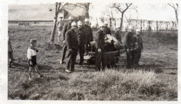 Photographie Vintage Photo Snapshot Pompier Fireman  Pompe - Métiers