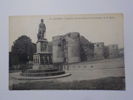 ANGERS   La Statue Du Roi Réné Et Le Chateau - Angers