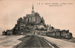 La Digue Et Le Train - Le Mont Saint Michel