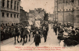 N°3452 W -cpa Troyes -1è Fête De La Bonneterie- La Cavalcade- - Troyes