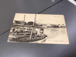 Hyeres , Les Palmiers Port Des Salins De Hyeres Bateau, Carte, Animée Homme Sur Bateau - Hyeres