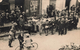 78 MANTES SUR SEINE #FG57544 COMMERCE DE CYCLES CARTE PHOTO NOEL RUE REPUBLIQUE ? - Mantes La Ville