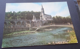 Lourdes - La Basilique Et Le Gave - Ed. Gep Gérard Poublanc, Lourdes - Lourdes