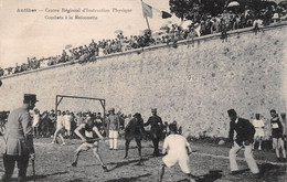 ANTIBES - Centre Régional D'Instruction Physique - Combats à La Baïonnette - Militaires, Soldats - Voyagé 1918 (2 Scans) - Other & Unclassified