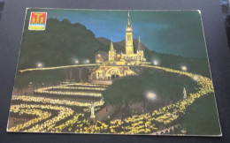 Lourdes - Nos Belles Pyrénées - La Basilique Illuminée Pendant La Procession Aux Flambeaux - Editions P. Chambon Lourdes - Lourdes