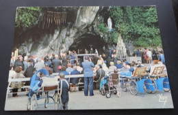 Lourdes - Nos Belles Pyrénées - La Grotte Miraculeuse - Editions P. Chambon, Lourdes - Lourdes