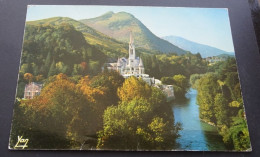 Lourdes - Nos Belles Pyrénées - La Basilique Et Le Gave Vus De L'Hôtel Bethanie - Editions P. Chambon, Lourdes - Lourdes