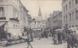 CAUDEBEC EN CAUX ; PLACE DE LA POISSONNERIE UN JOUR DE MARCHE .T.B.ANIMATION.N. CIRCULEE.B.ETAT..PETIT PRIX .COTE:9.00E - Caudebec-en-Caux