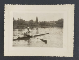 Ancienne Photo Jeune Homme Aviron Lac Corbeil 16 Juin 1957 - Personas Anónimos