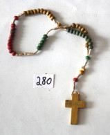 C280 Objet De Dévotion - Croix En Bois - Christ - Chapelet - Religieuze Kunst