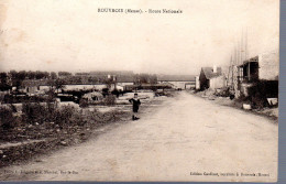 ROUVROIS SUR MEUSE  -  Route Nationale  -  Un Gosse Au Milieu De La Rue - Autres & Non Classés