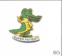 Pin's Médical Et Santé - Dentiste / “Super Patient“ Avec Crocodile. Est. Caroline Lisfranc. EGF. T1019-05 - Dieren