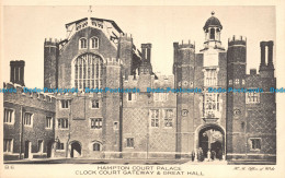 R129717 Hampton Court Palace Clock Court Gateway And Great Hall. H. M. Office Of - Monde