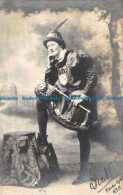 R130447 Old Postcard. A Man In Poets Costume. 1906 - Monde