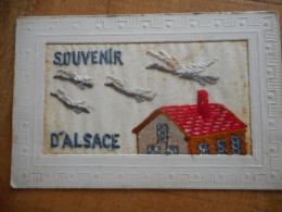 CARTE POSTALE ANCIENNE BRODEE SOUVENIR D'ALSACE Cigognes - Embroidered