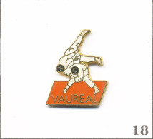 Pin's Sport - Art Martial / Judo Club De Vauréal (95). Non Estampillé. EGF. T1019-18 - Judo