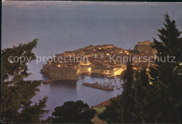 72435213 Dubrovnik Ragusa Blick Auf Altstadt Hafen Festung Nachtaufnahme Dubrovn - Croatie